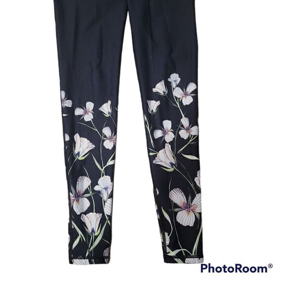 Fabletics cascading flowers high waisted leggings - Picture 3 of 8